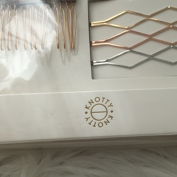 NWT Knotty Knotty Hair Necessities Gift Box - Picture 3 of 3